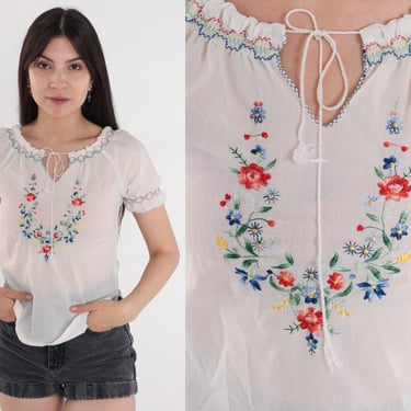 White Peasant Blouse 80s Greek Floral Embroidered Top Hippie Short Sleeve Keyhole Bohemian Embroidery Shirt Vintage Semi-Sheer 2xs xxs 