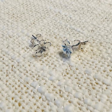 Manihi Flower Stud Earrings