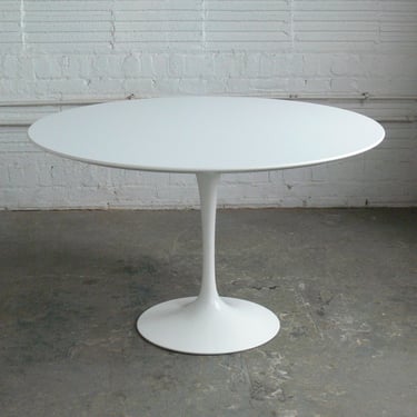 Saarinen Round Dining Table by Eero Saarinen for Knoll 