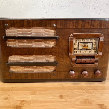 1940 Coronado AM/Shortwave Radio Model 910 