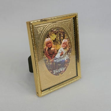 Vintage Small Picture Frame w/ Oval Mat - Gold Tone Metal w/ Glass - Intercraft -  3 1/4