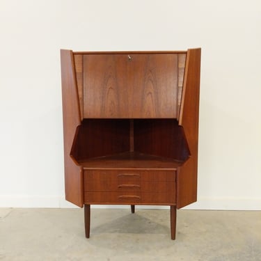 Vintage Danish Modern Teak Corner / Bar Cabinet 