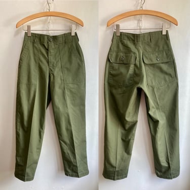 Vintage ARMY PANTS Trousers / High Waist + Deep Front Pockets + Back Button Flap Pockets / Green OG-507 