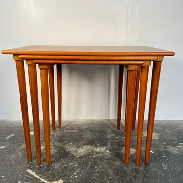 Westnofa Teak Set of 3 Nesting Tables with Conical Legs