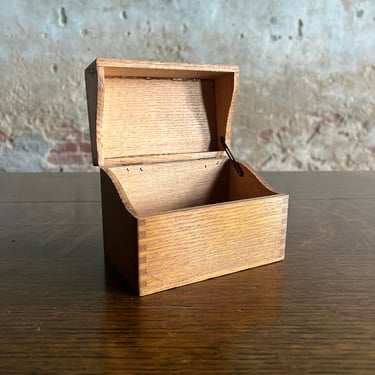 Vintage Oak Finger Jointed Recipe Box 