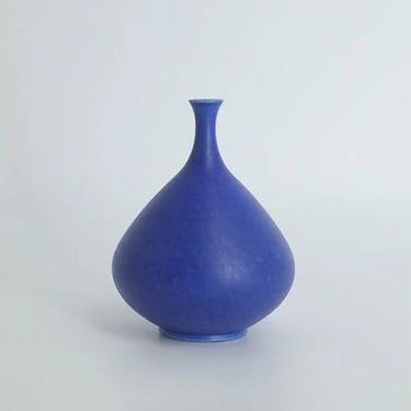 Mid-Century Scandinavian Modern Collectible Small Cobalt Stoneware Vase by Gunnar Borg for Höganäs Keramik, 1960s 