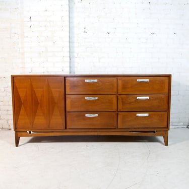 Vintage mcm 9 drawer dresser with diamond shape veneer details | Free delivery in NYC and Hudson Valley areas 