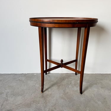 Vintage Grand Rapids Mahogany Oval Side Table With Leather Top 