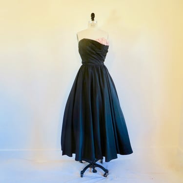Vintage 1950's Black and Pink Taffeta Strapless Fit and Flare Long Evening Party Dress Gown Skirt Train Bow Cocktail Gala 30" Waist Medium 