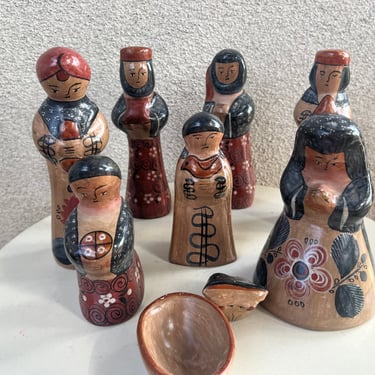 Vintage Mexican Tonala pottery nativity set 9 figurines No baby Jesus 