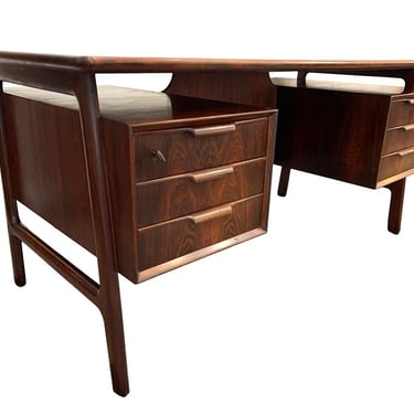 Omann Jun floating top desk