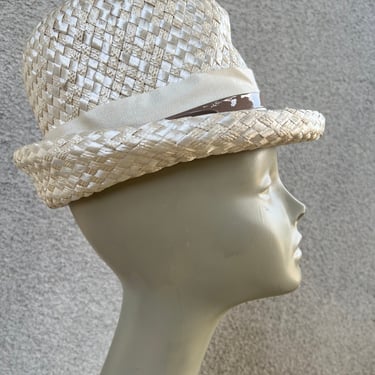 Vintage 70s ivory boater hat cello weave straw sz 21.5” by Sears Millinery 
