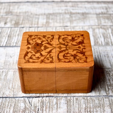 Vintage Wooden Cards Storage Box Intarsia Cards Box 