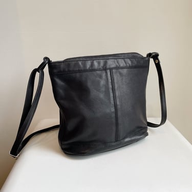 Onyx Classic Leather Shoulder Bag