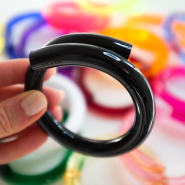 BLACK LUCITE Bangle Bracelet – 1/2” Acrylic Statement Bangle in 14 Colors & 7 Sizes | Minimalist Handcrafted Jewelry by Chofa 