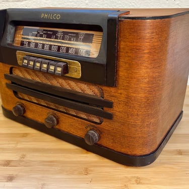 1942 Philco AM/Shortwave Table Radio 42-327T 