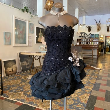 1980s cocktail dress, 80s prom dress, size x-small, Julie duroche, strapless mini dress, black lace, ruffled hem, after five, New Years eve 