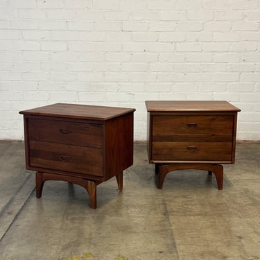 Sculptural Nightstands in Solid Walnut - Pair 