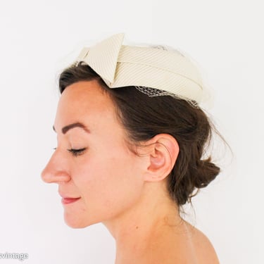 1950s Creme Bow Fascinator Hat | 50s Off White Bow Ring Hat | 50s Beige Netting Hat 