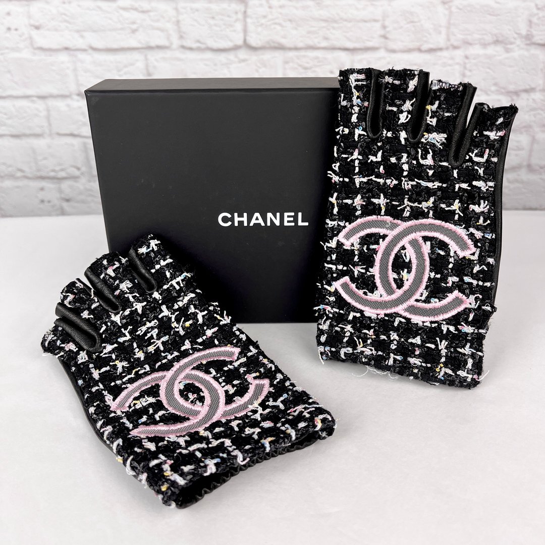 Chanel Black Lambskin Fingerless Gloves