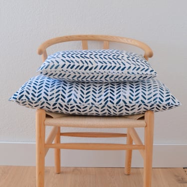 block printed lumbar throw pillow cover. indigo boomerang. 14