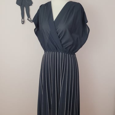 Vintage 1970's Little Black Dress / 80s Polyester Pleated Day Dress M/L 