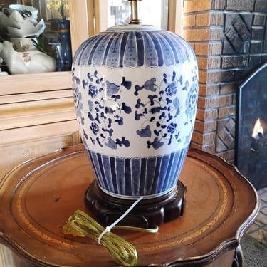 VINTAGE Blue and White Ginger Jar Lamp Chinoiserie Table Lamp Oriental Porcelain Lamp Classic Asian Decor Coastal Grandmillennial Style 