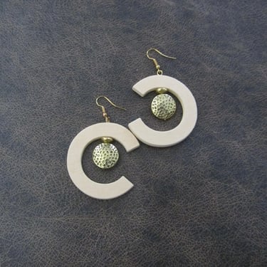 Cream wooden and gold geometric earrings 