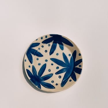 ceramic dish. floral dots 01. trinket or catchall tray. glazed stoneware. 4.25 inch plate. 