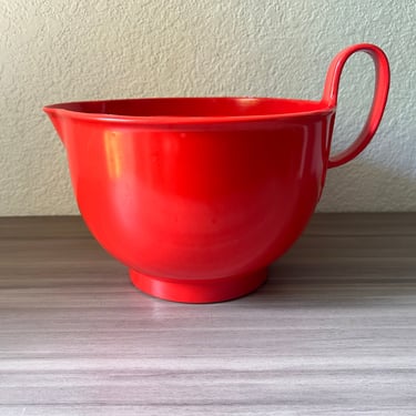 Vintage Dansk Gourmet Design 4 1/2 qt. Red Batter Bowl with Handle and Spout Kitchen Bowl Denmark, Red Melamine 