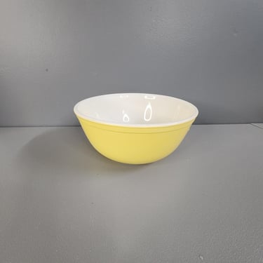 Large Yellow Pyrex 403 Mixing Bowl 2.5 qt 