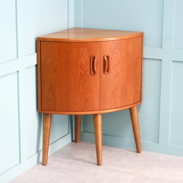 Refinished Mid Century Modern Curved Corner Drinks / Storage Cabinet / Cupboard on Wooden Legs - G Plan Fresco - Teak - 1970s - MCM - Retro 