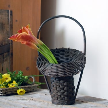 Victorian top handle gravesite basket / vintage woven basket / Victorian trumpet wicker basket / memorial basket / floral arrangement basket 
