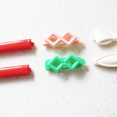 Vintage Plastic Hair Barrettes - Mismatched 3 Pairs 80s Goody Snap Barrette Lot - Red Bar - Kawaii Cute Clips 