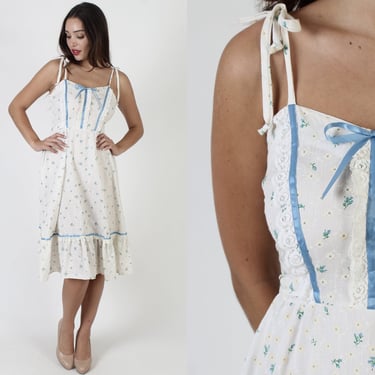 Vintage 70s White Calico Pockets Dress / Peasant Tiny Flower Print Sundress / Prairie Shoulder Tie Gardening Tiered Midi 