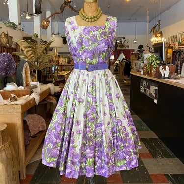 1950s cotton sundress, purple and white floral, vintage 50s dress, fit and flare, glitter, full skirt, 28 