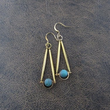 Gold pendulum earrings, green agate 