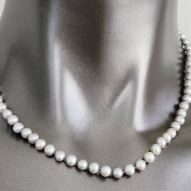 Knotted Pearl Necklace~17.5