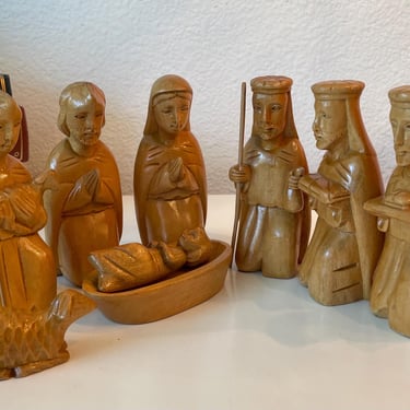 Vintage Hand Crafted Olive Wood Nativity Set 8 pieces | Christian Christmas Story Nativity Set 