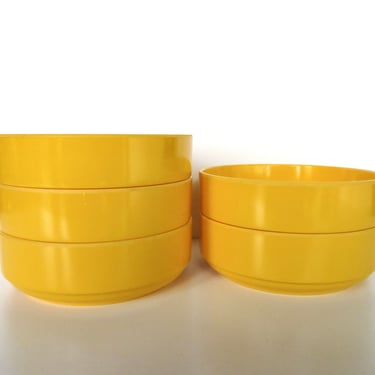 Set Of 5 Ingrid Of Chicago Bowls, Mod Melamine Yellow Stacking Bowls,Chicago Ltd Plastic 