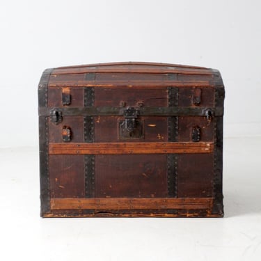 antique barrel top steamer trunk 
