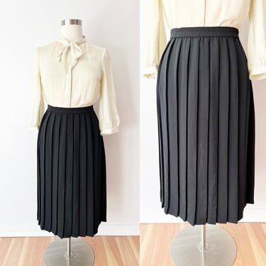 SIZE XL / 1X 1980s Black Pleated Midi Skirt / Solid Black Midi Skirt - Plus Size Vintage Classic Long Skirt - Sexy Crinkle Solid Stretchy 