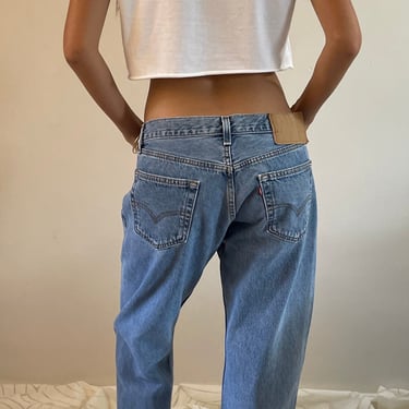 32 Levis 501 vintage faded jeans / vintage light stone wash faded worn in high waisted button fly boyfriend Levis 501 0193 jeans USA | 32 