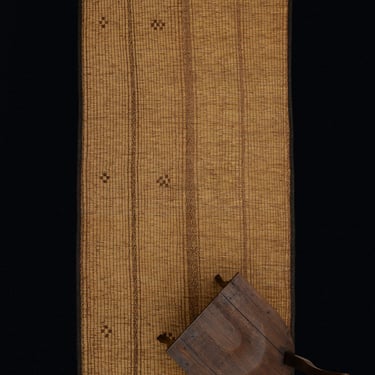 Small Tuareg Rug Fragment with Simple Patterned Stripes .............. (3'9''x 7'4'')