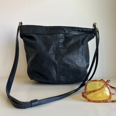 Vintage 90s Dark Midnight Blue Leather Medium Shoulder Bag 