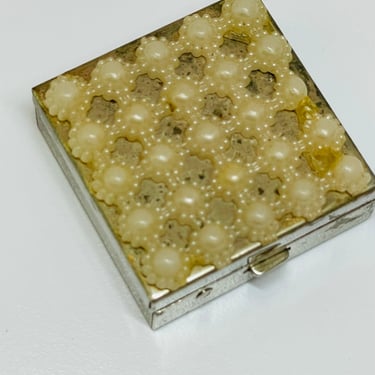 Pearl Top Silver Pill Box