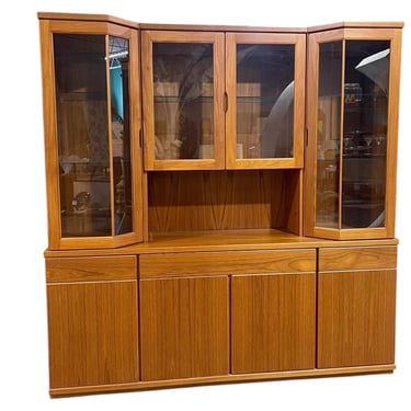 Vintage 1980s Danish Modern Teak Buffet Server Hutch Display Cabinet With Lights 