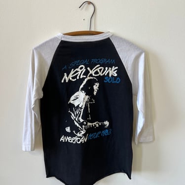 80’s vintage Neil Young ‘83 American tour raglan baseball folk rock band tee 