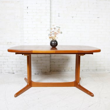 Vintage MCM Scandinavian oval dining table w/ 2 extension leafs by RASMUS denmark | Free delivery only in NYC and Hudson Valley areas 