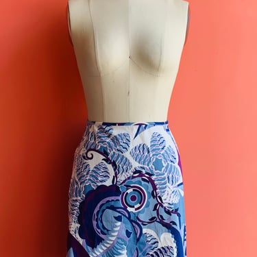 Y2K white and blue graphic swirl patterned skirt, sz M